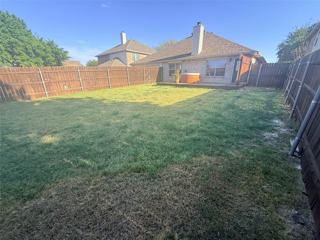 323 Valley Ridge Drive, Red Oak, TX 75154