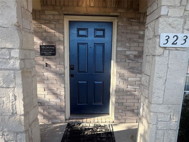 323 Valley Ridge Drive, Red Oak, TX 75154