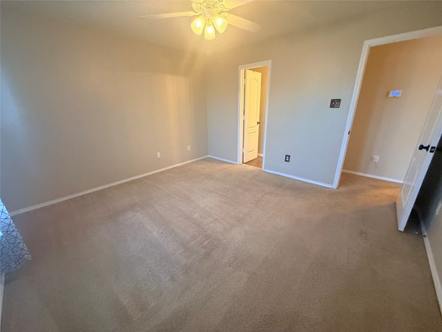 323 Valley Ridge Drive, Red Oak, TX 75154