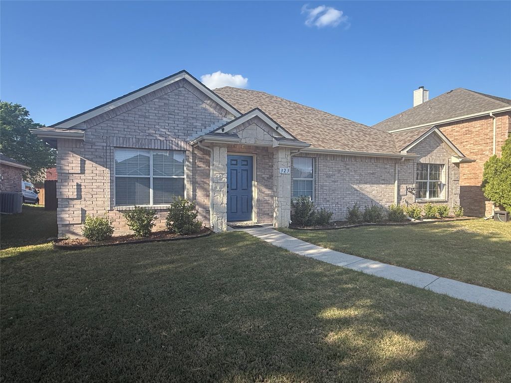 323 Valley Ridge Drive, Red Oak, TX 75154