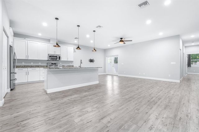 1505 E NORTH BAY STREET, Tampa, FL 33610