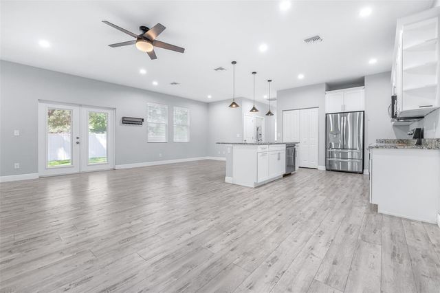 1505 E NORTH BAY STREET, Tampa, FL 33610