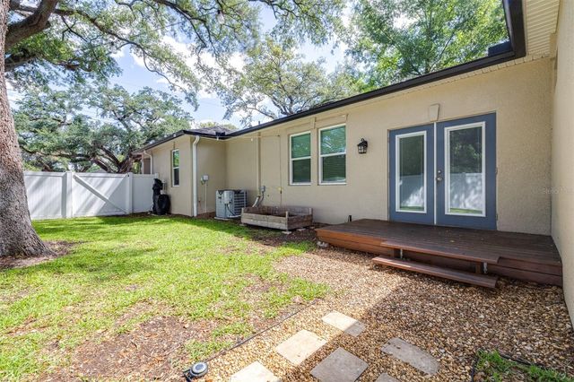 1505 E NORTH BAY STREET, Tampa, FL 33610