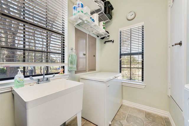 625 County Road 1134, Lone Oak, TX 75453