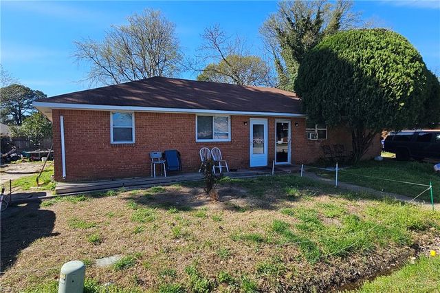 2017 Pond LN, Chesapeake, VA 23324