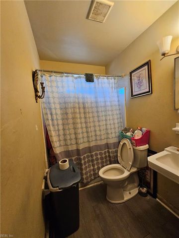 2017 Pond LN, Chesapeake, VA 23324