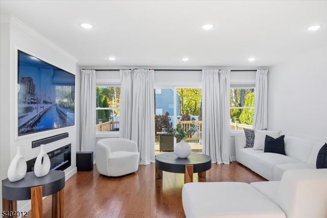 16 Cedar Pl, Hawthorne Boro, NJ 07506