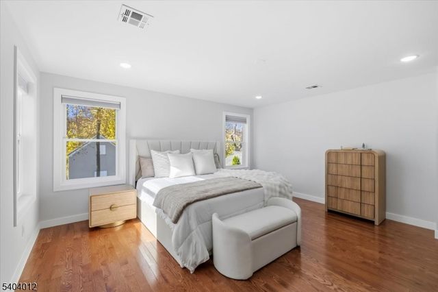 16 Cedar Pl, Hawthorne Boro, NJ 07506