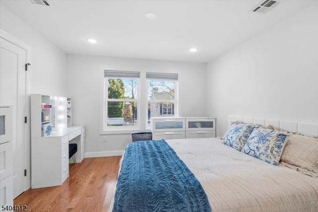 16 Cedar Pl, Hawthorne Boro, NJ 07506