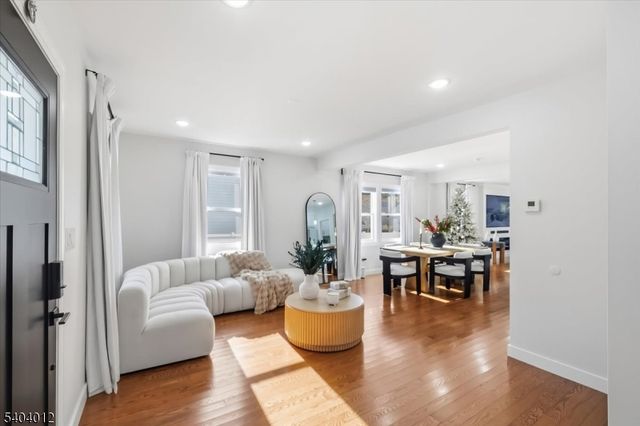 16 Cedar Pl, Hawthorne Boro, NJ 07506