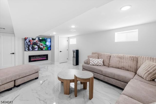 16 Cedar Pl, Hawthorne Boro, NJ 07506