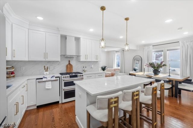 16 Cedar Pl, Hawthorne Boro, NJ 07506