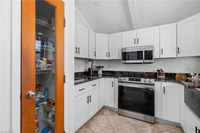 1884 Stonewood Drive, Winston-salem, NC 27103