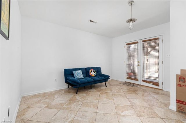 1884 Stonewood Drive, Winston-salem, NC 27103