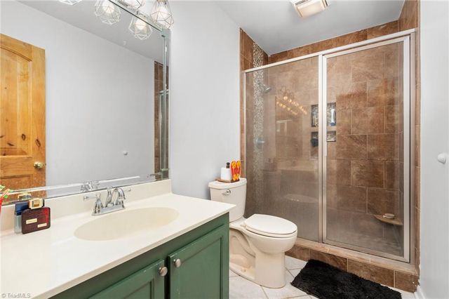 1884 Stonewood Drive, Winston-salem, NC 27103