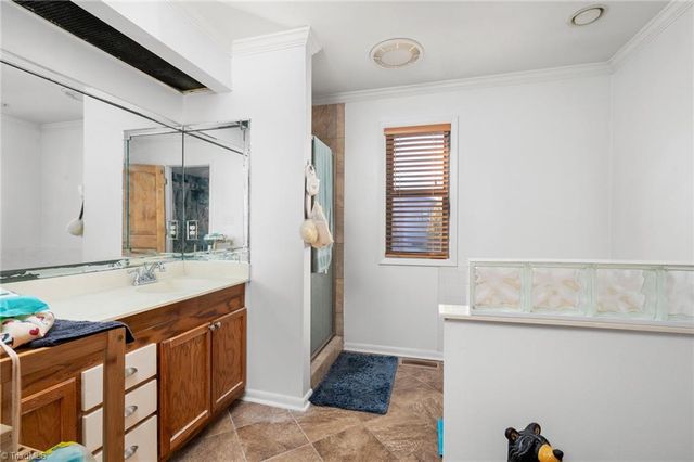 1884 Stonewood Drive, Winston-salem, NC 27103