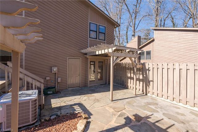 1884 Stonewood Drive, Winston-salem, NC 27103