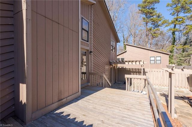 1884 Stonewood Drive, Winston-salem, NC 27103