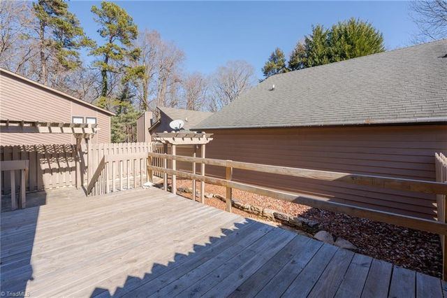 1884 Stonewood Drive, Winston-salem, NC 27103