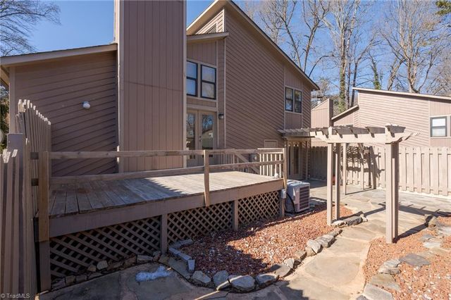 1884 Stonewood Drive, Winston-salem, NC 27103