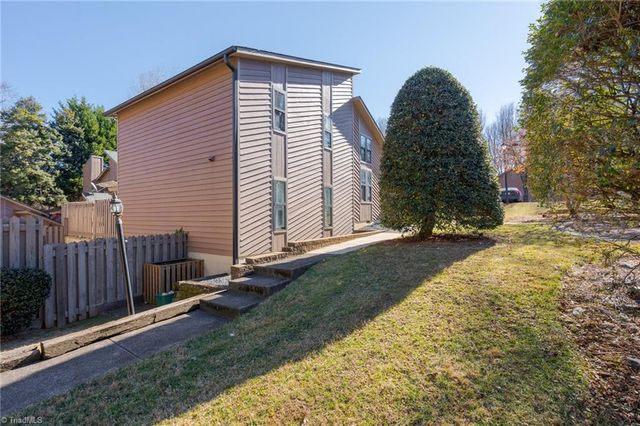 1884 Stonewood Drive, Winston-salem, NC 27103