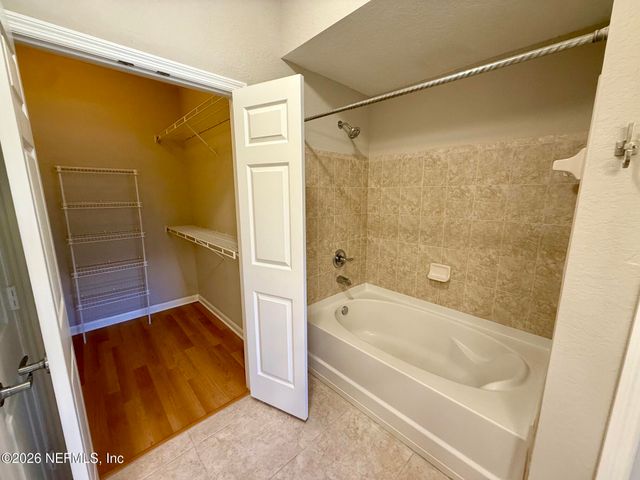 8539 GATE Parkway W 9239, Jacksonville, FL 32216