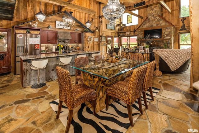 1717 MARION Street, Carterville, IL 62918