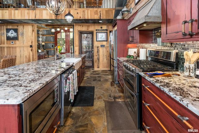 1717 MARION Street, Carterville, IL 62918