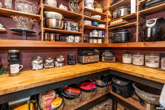 1717 MARION Street, Carterville, IL 62918