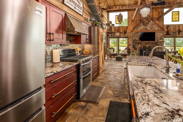 1717 MARION Street, Carterville, IL 62918