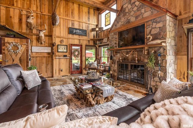 1717 MARION Street, Carterville, IL 62918