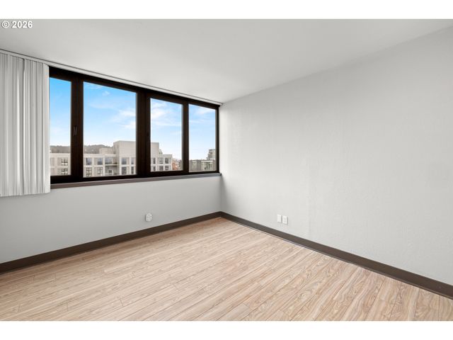 255 Sw HARRISON St 20D, Portland, OR 97201