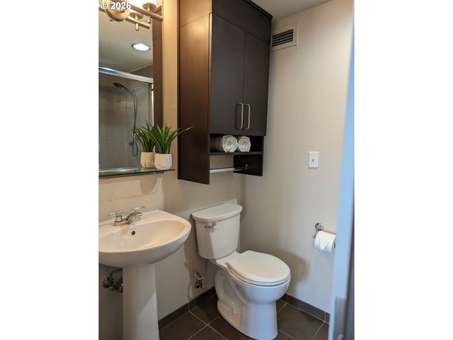 255 Sw HARRISON St 20D, Portland, OR 97201