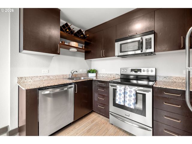 255 Sw HARRISON St 20D, Portland, OR 97201