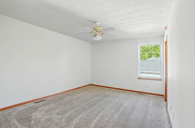1409 MAN O WAR DR, Columbia, MO 65202