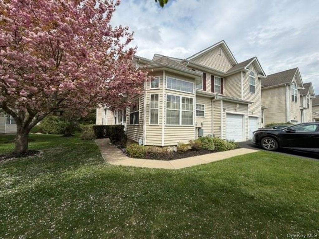 36 Cranberry Circle, Medford, NY 11763