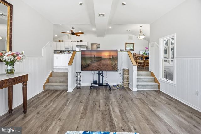 2011 SUNSET AVE, Surf City, NJ 08008