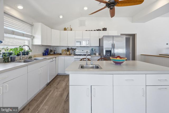 2011 SUNSET AVE, Surf City, NJ 08008