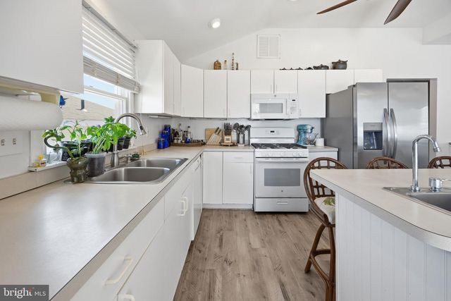 2011 SUNSET AVE, Surf City, NJ 08008