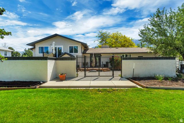 10814 S WHIRLAWAY LN, Sandy, UT 84092