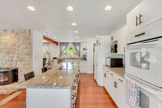 10814 S WHIRLAWAY LN, Sandy, UT 84092