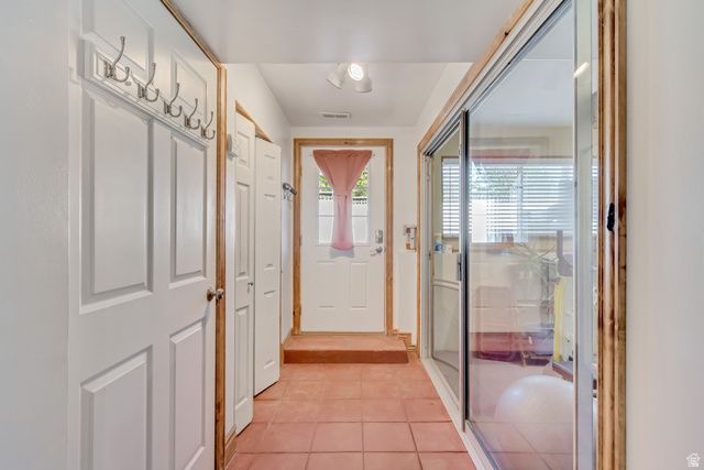 10814 S WHIRLAWAY LN, Sandy, UT 84092