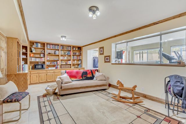 10814 S WHIRLAWAY LN, Sandy, UT 84092