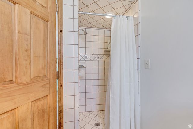 10814 S WHIRLAWAY LN, Sandy, UT 84092
