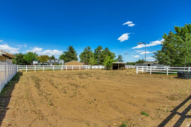 10814 S WHIRLAWAY LN, Sandy, UT 84092