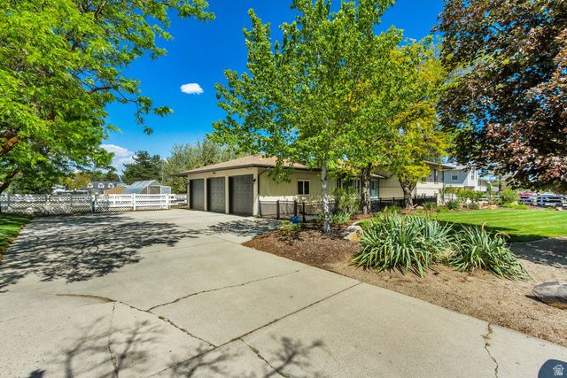 10814 S WHIRLAWAY LN, Sandy, UT 84092