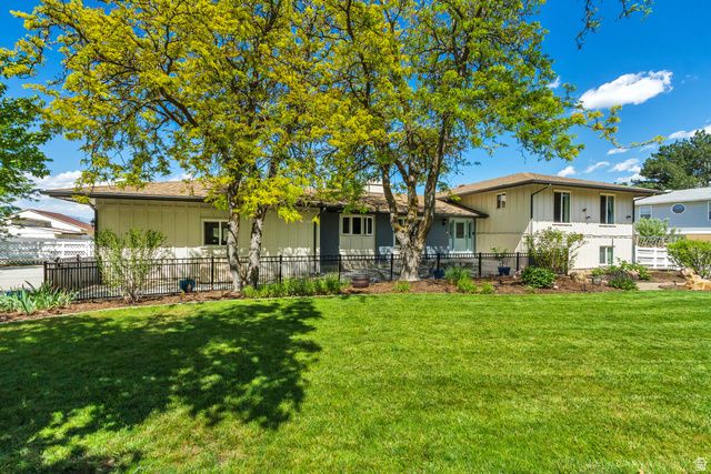 10814 S WHIRLAWAY LN, Sandy, UT 84092