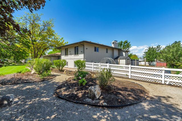 10814 S WHIRLAWAY LN, Sandy, UT 84092