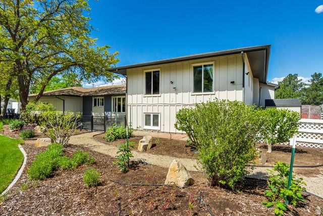 10814 S WHIRLAWAY LN, Sandy, UT 84092