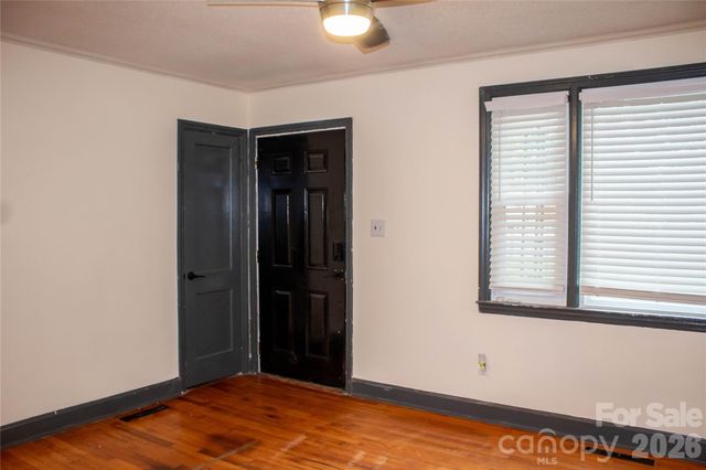 3413 1st Avenue Circle NW, Hickory, NC 28601